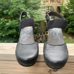 OTBT Closed-Toe Wedges